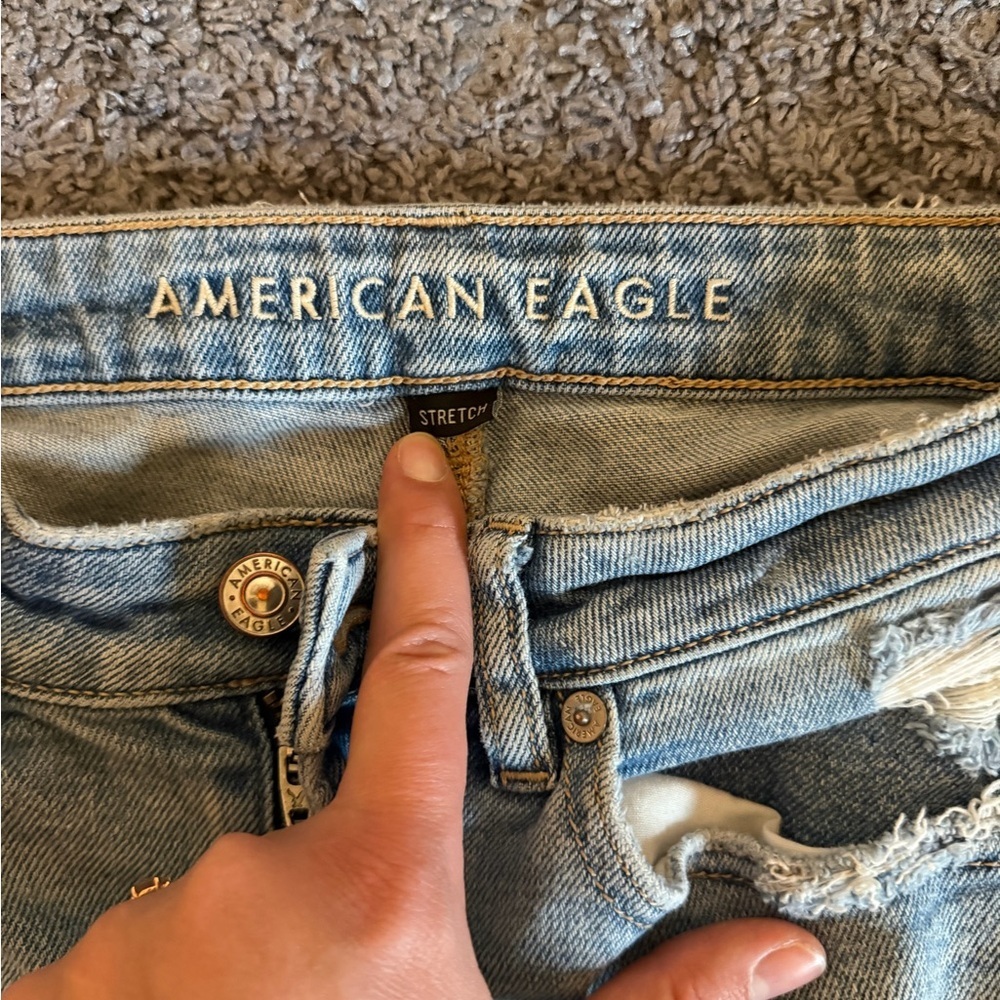 American Eagle Outfitters Light Blue Distressed Mom Jeans - Picture 2 of 4